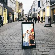 The battery-operated portable digital sign