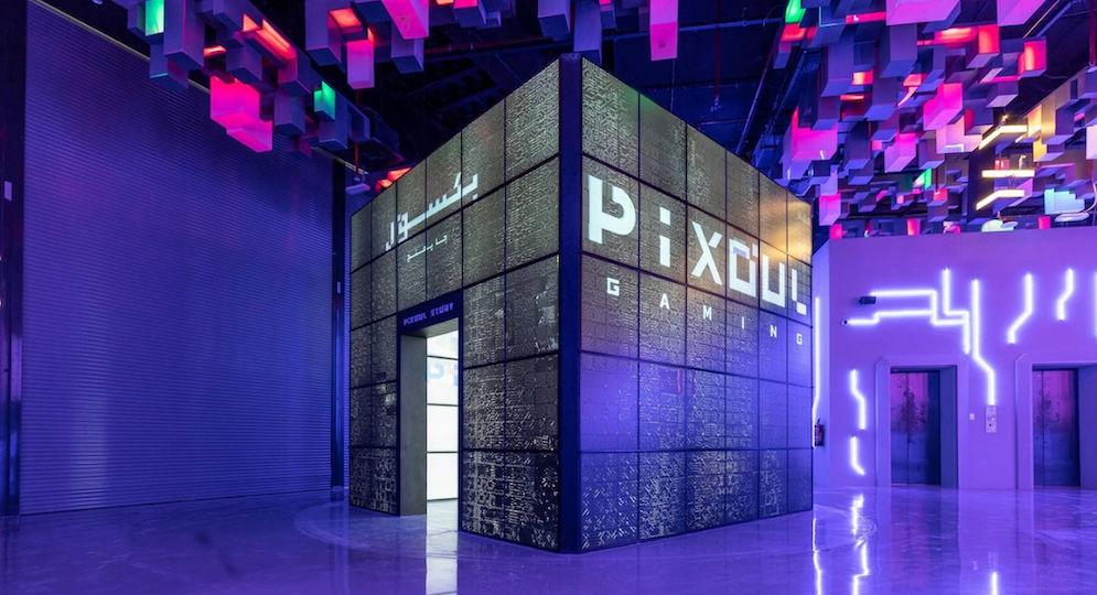 Futuristic Rotating Cube Welcomes Gamers to Abu Dhabi’s Latest VR Venue