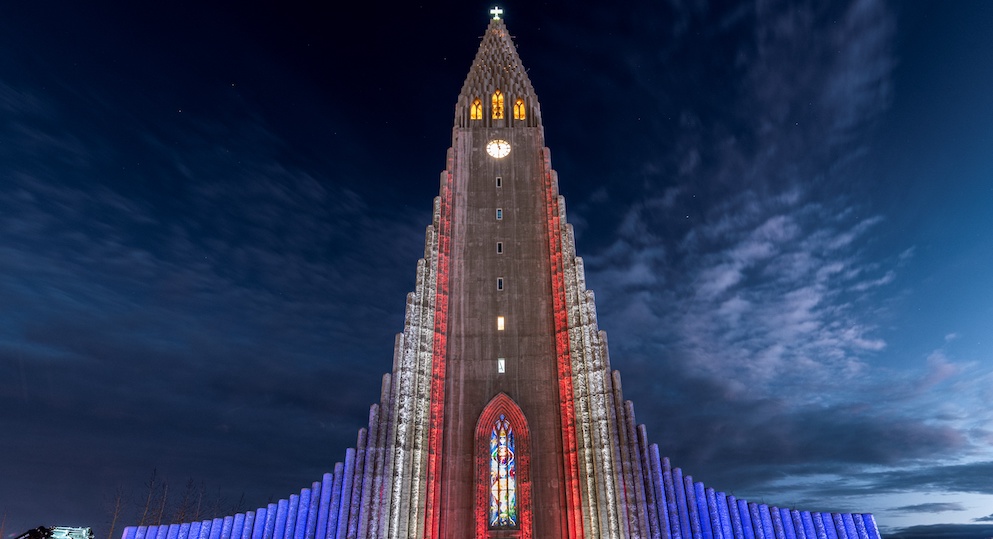 Pharos lights up Reykjavik cathedral