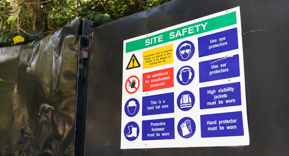 Five reasons to invest in signage for a safe and efficient workspace